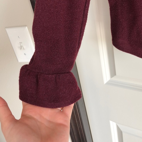 Moving sale! Elle top - Picture 2 of 3